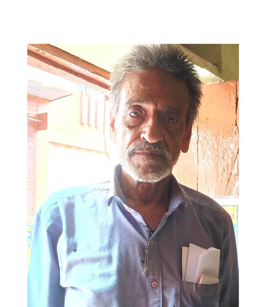 Hathras News: वृद्ध ने पुत्र व पुत्रवधू पर मकान के लिए प्रताड़ित करने का लगाया आरोप