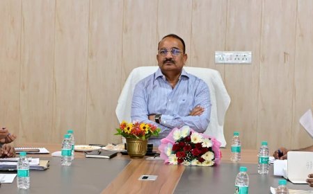 Lucknow News: उद्यान मंत्री दिनेश प्रताप सिंह की अध्यक्षता में अर्थव्यवस्था को वन ट्रिलियन डॉलर इकोनॉमी के स्तर पर पहुंचाने हेतु उद्यान विभाग की समीक्षा बैठक