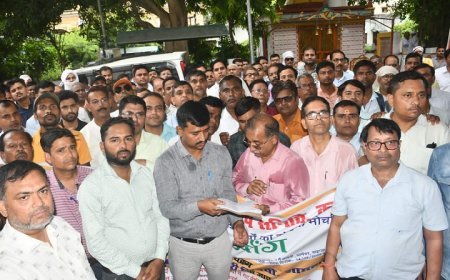 Kanpur News: सिंचाई एवं जल संसाधन विभाग के पदों को मृत घोषित करने के विरोध में सरसैया घाट से जिलाधिकारी कार्यालय तक पैदल मार्च। 