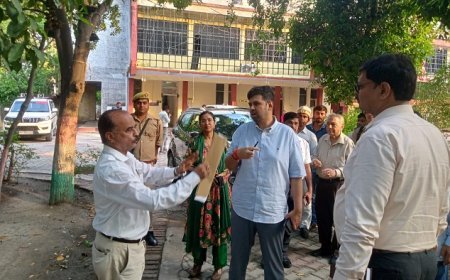 Hardoi News: जिलाधिकारी ने किया गाँधी भवन का निरीक्षण। 