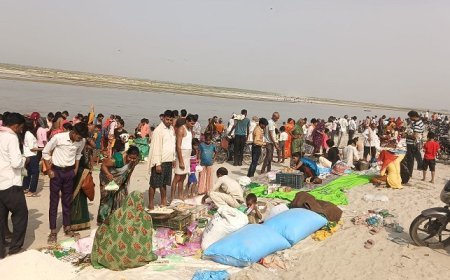 Hardoi News: गंगा दशहरा पर भक्तों ने किया गंगा स्नान, लिया मां गंगा का आशीर्वाद।