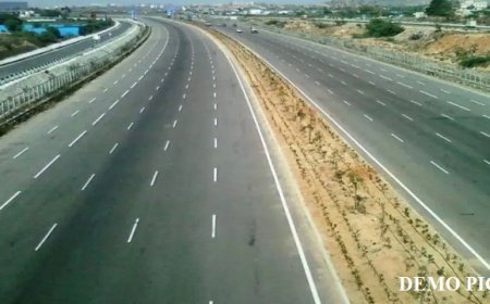 Hardoi News:  निर्माणाधीन एक्सप्रेसवे में प्रवेश न करें और न ही अपनी जान जोखिम मे डालें - सुनील त्रिवेदी