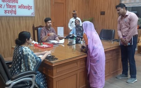 Hardoi News: जन सुनवाई में बड़ी संख्या में हुआ लोगों की शिकायतों का निस्तारण, नये डीएम की जन सुनवाई में आयुष्मान कार्ड का अर्धशतक पूरा। 