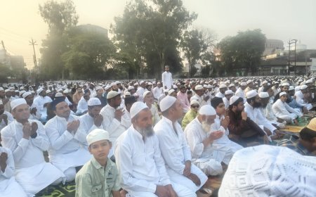 Deoband News : अकीदत के साथ मनाया गया ईद-उल-फितर का त्योहार, लोगों ने एक दूसरे को गले लगाकर दी ईद की मुबारकबाद, एसपी देहात रहे मौजूद, सुरक्षा व्यवस्था चाक चौबंद
