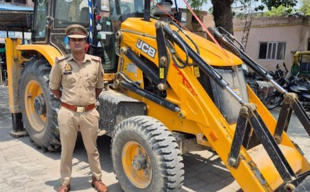 Hardoi News: तिलोईया खुर्द में अवैध मिट्टी खनन पर पुलिस की कार्रवाई, जेसीबी सीज, आरोपियों की तलाश जारी