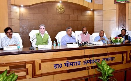 Lucknow News: प्रदेश को वन ट्रिलियन इकोनॉमी बनाने में भूमि प्रबंधन एक महत्वपूर्ण घटक। 