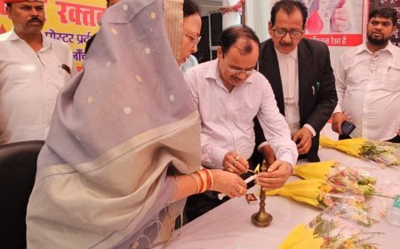 Hardoi News: विश्व रक्तदाता दिवस पर हरदोई में रक्तदान शिविर व जागरूकता गोष्ठी का आयोजन