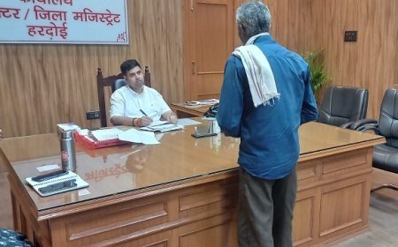 Hardoi News: जन सुनवाई के दौरान 95 शिकायतों का समाधान, 3 बुजुर्गों के बने आयुष्मान कार्ड। 