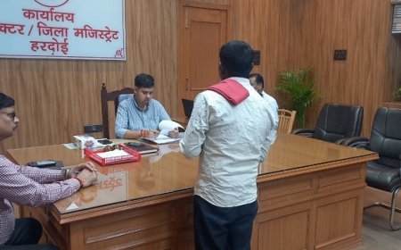 Hardoi News: जन सुनवाई में बड़ी संख्या में लोगों को मिला न्याय, 06 बुजुर्गों के आयुष्मान कार्ड बनवाये गए। 