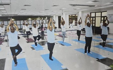 Lucknow News: योग से सशक्त बने मन, मस्तिष्क और शरीर - न्यायमूर्ति अताउ रहमान मसूदी