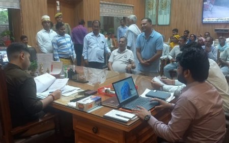 Hardoi News: जन सुनवाई में जिलाधिकारी ने 88 शिकायतें सुनकर दिए निस्तारण के निर्देश। 