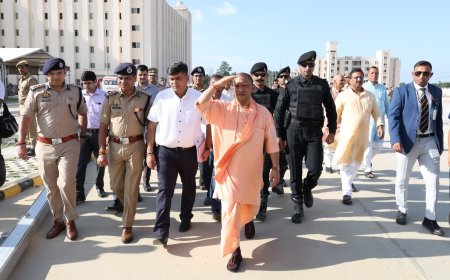 Gorakhpur News : सुरक्षा, सुविधा और स्वच्छता की मिसाल प्रस्तुत करें : CM योगी (Yogi)