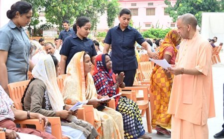 Gorakhpur News: बिटिया का इलाज कराएंगे, आवास भी दिलाएंगे- सीएम योगी