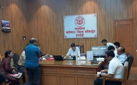 Hardoi News: जिलाधिकारी ने की स्टार सन्दर्भों व आईजीआरएस की समीक्षा, स्टार संदर्भों और भूमि विवादों के निस्तारण को प्राथमिकता। 