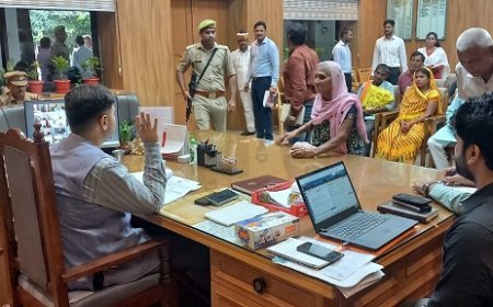 Hardoi News: जिलाधिकारी ने दिए जन सुनवाई में प्राप्त शिकायतों के त्वरित निस्तारण के निर्देश। 