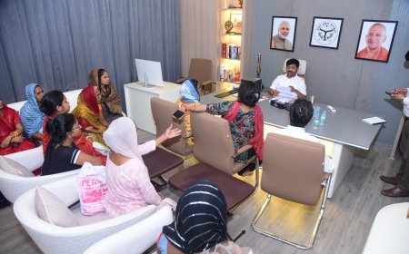 Lucknow News : कांशीराम आवास योजना झलवा में रह रही महिलाओं ने लखनऊ जाकर मंत्री नन्दी से की मुलाकात