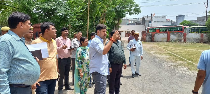 Hardoi News: हरदोई में जिलाधिकारी का नगर पालिका क्षेत्रों का दौरा, सौंदर्यीकरण और सुविधाओं के विस्तार के दिए निर्देश
