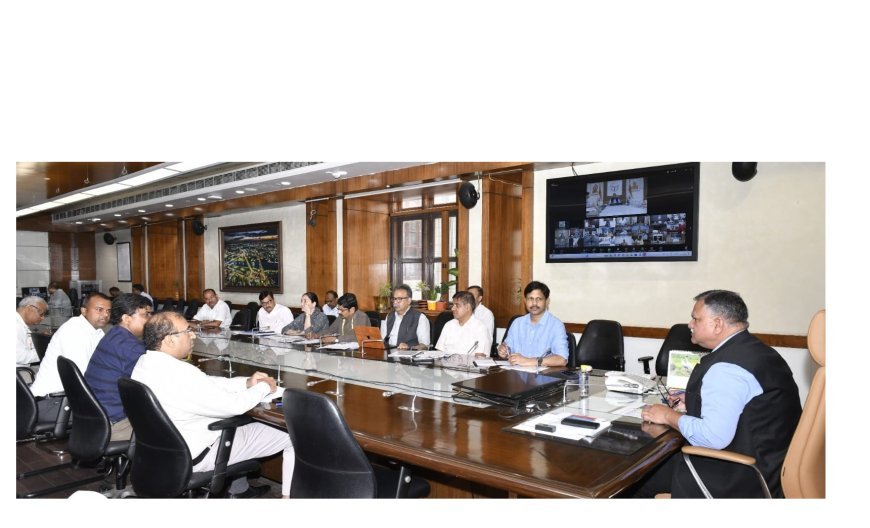 Lucknow News: मुख्य सचिव ने जीरो पॉवर्टी अभियान की समीक्षा कर सभी सीडीओ एवं बीडीओ को दिए आवश्यक दिशा-निर्देश