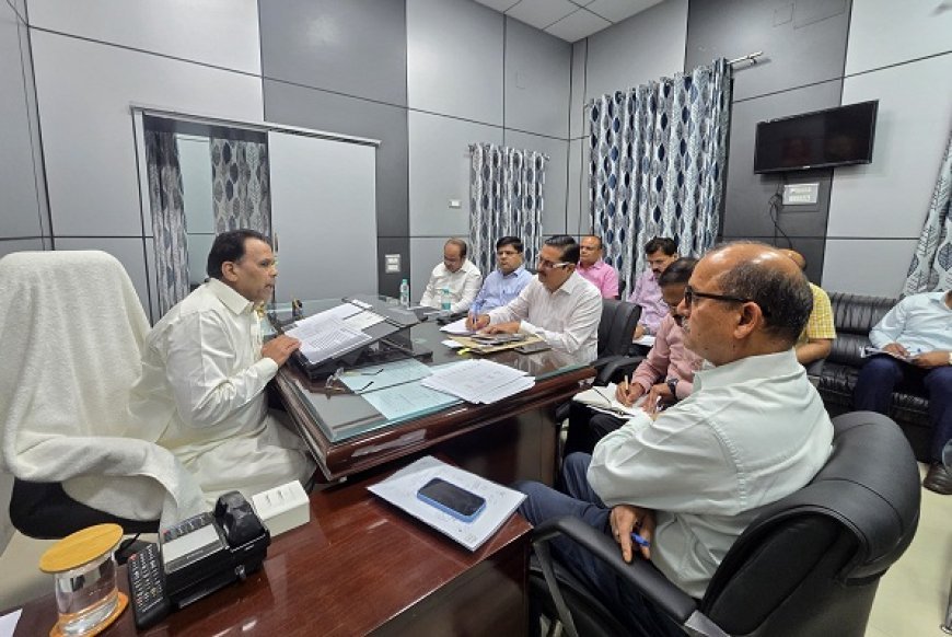 Lucknow News: मंत्री नरेन्द्र कश्यप ने परिवहन विभाग के अधिकारियों के साथ दिव्यांगजनों की यात्रा सुविधाओं पर चर्चा की। 