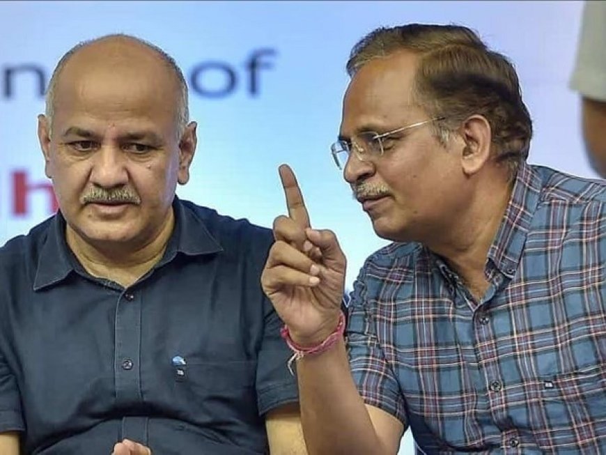 Politics News: दिल्ली क्लासरूम घोटाला- मनीष सिसोदिया (Manish Sisodia) और सत्येंद्र जैन (Satyendra Jain) को ACB का समन, 2000 करोड़ के भ्रष्टाचार के आरोपों में पूछताछ। 