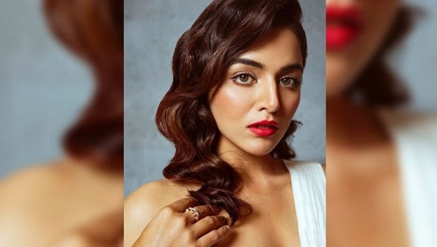 Bollywood News: वामिका गब्बी ने उठाया सवाल, ‘फिल्म फ्लॉप होने पर हीरो की फीस क्यों नहीं घटती?’