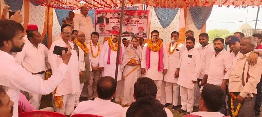 Hardoi News: सवायजपुर विधानसभा में बूथ प्रभारियों व वरिष्ठ नेताओं का सम्मेलन। 