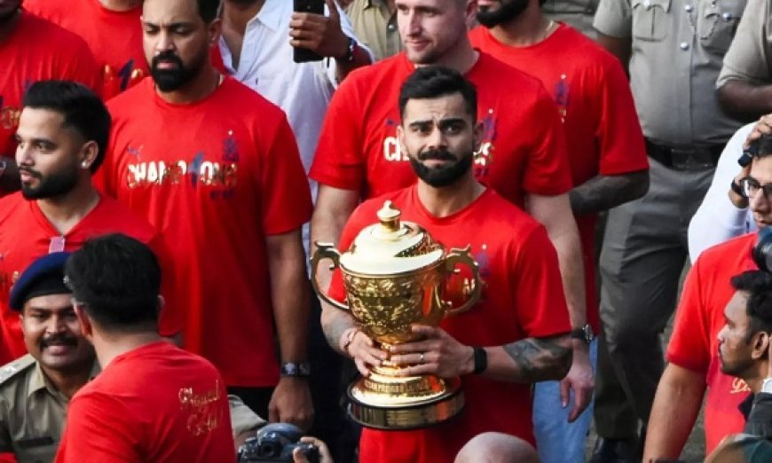 Viral News: बेंगलुरु भगदड़ मामले में विराट कोहली के खिलाफ शिकायत, RCB की जीत के जश्न में हुयी थी 11 लोगों की मौत। 