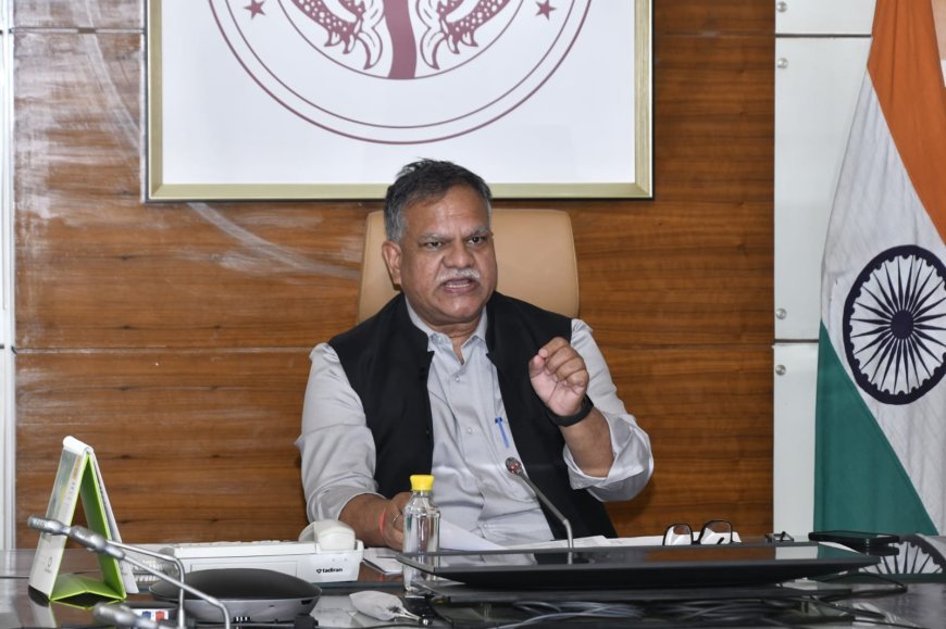 Lucknow News: मुख्य सचिव ने वीडियो कॉन्फ्रेंसिंग के माध्यम से सभी मण्डलायुक्तों और जिलाधिकारियों के साथ बैठक कर दिए निर्देश