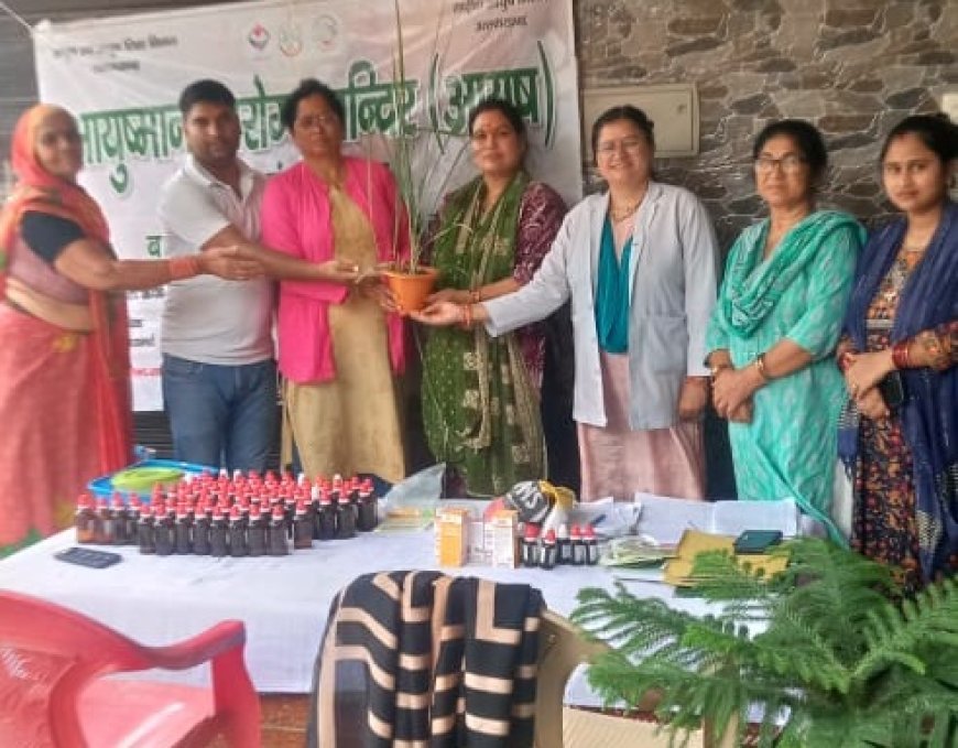  Udham Singh Nagar News: शिविर में नि:शुल्क दवाइयां वितरण की। 