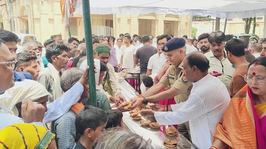 Hardoi News: एसपी नीरज कुमार जादौन ने हरदोई में बड़े मंगल पर भंडारा वितरण कार्यक्रम में लिया हिस्सा