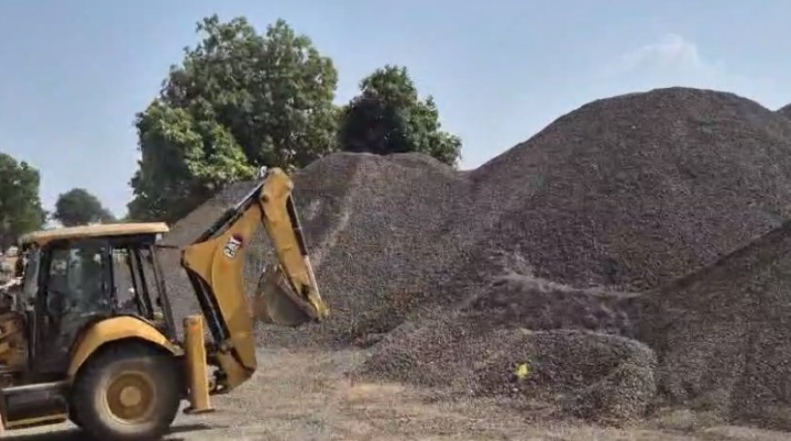 MP News: रेलवे ठेकेदार पर खनिज विभाग का बड़ा एक्शन: मरामझिरी में अवैध रेत-गिट्टी भंडारण पर साढ़े तीन करोड़ का जुर्माना, न भरने पर 6.91 करोड़ की पेनाल्टी। 