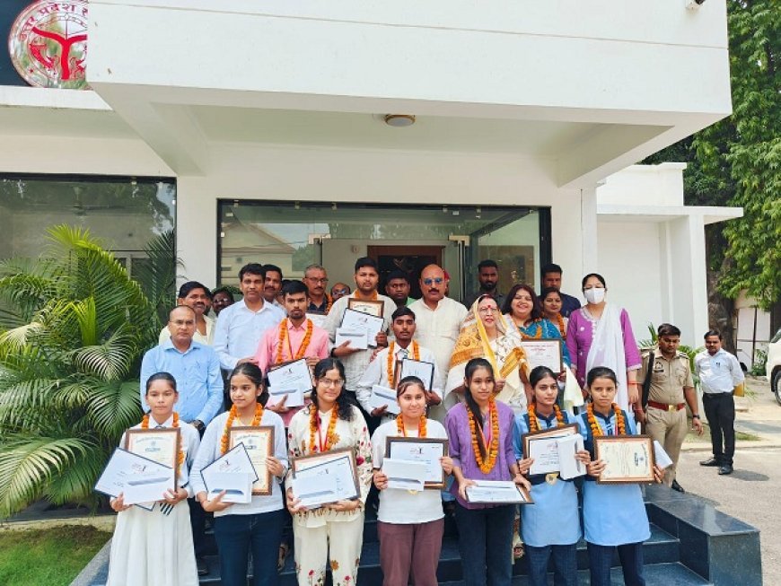 Hardoi News: हाईस्कूल एवं इण्टरमीडिएट के मेधावी विद्यार्थियों को किया गया सम्मानित। 