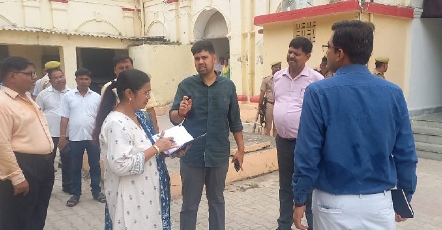 Hardoi News: जिलाधिकारी ने किया कलेक्ट्रेट परिसर का निरीक्षण, दिए आवश्यक दिशा निर्देश। 