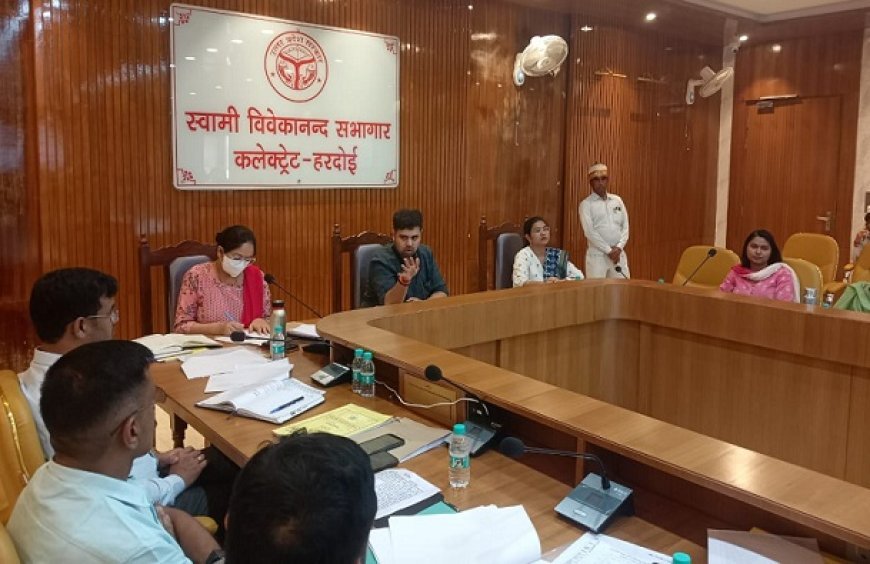 Hardoi News: बाढ़ से निपटने के लिए जिलाधिकारी ने दिए व्यापक निर्देश। 