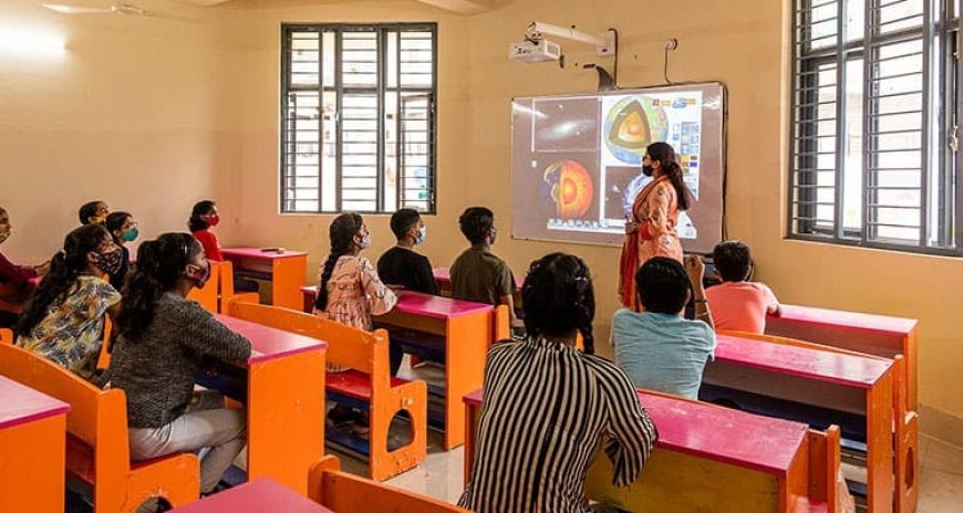 यूपी के नगरीय स्कूलों के स्मार्ट क्लास रूम ला रहे हैं शिक्षा क्षेत्र में डिजिटल क्रांति, 324.56 करोड़ रूपये से प्रदेश में बना रहा हैं 2,700 स्मार्ट क्लास रूम। 