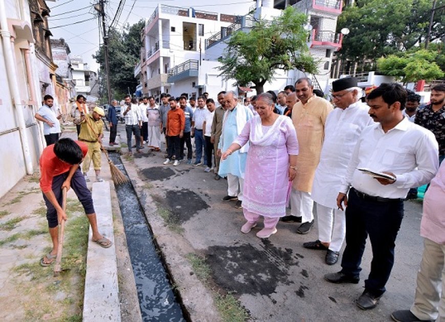 Lucknow News: सुरेश कुमार खन्ना ने आज लखनऊ नगर निगम के विभिन्न क्षेत्रों में हो रहे साफ-सफाई कार्याे का औचक निरीक्षण किया। 