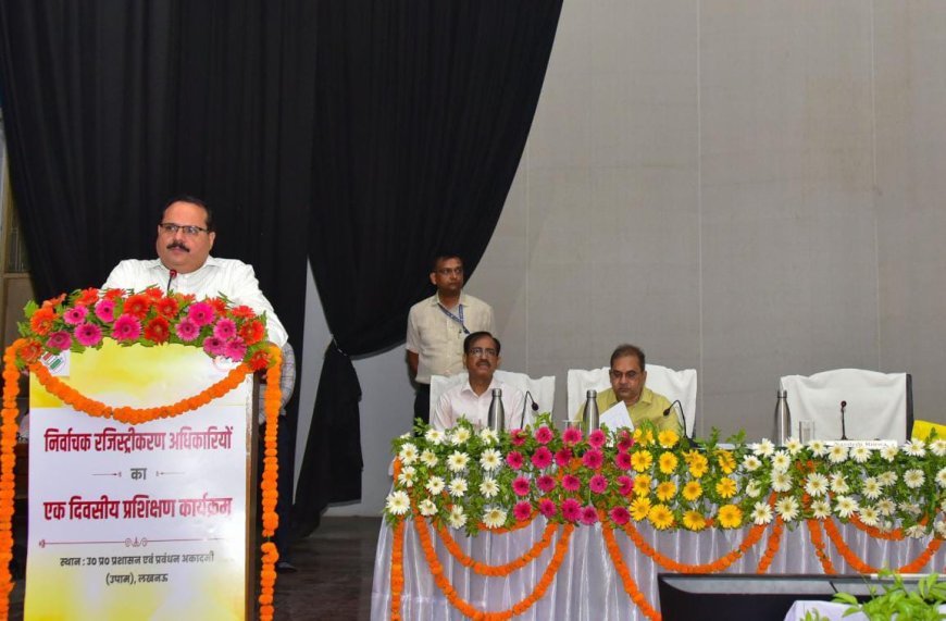 Lucknow News : UP की 403 विधानसभाओं में विशेष संक्षिप्त पुनरीक्षण अभियान की तैयारी, त्रुटिरहित मतदाता सूची बनाने के लिए दिया जा रहा प्रशिक्षण