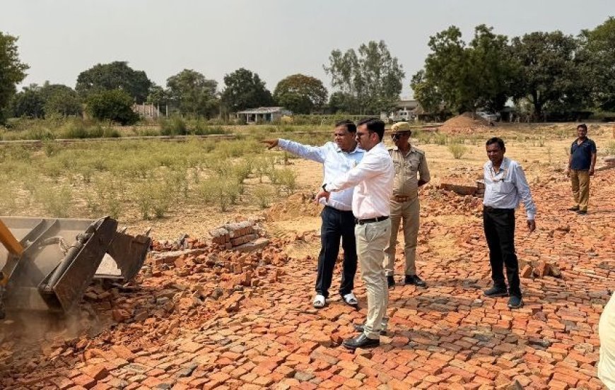 Lucknow News : दुबग्गा में प्रवर्तन जोन-7 की टीम ने दुबग्गा में एक अवैध प्लाटिंग को ध्वस्त किया