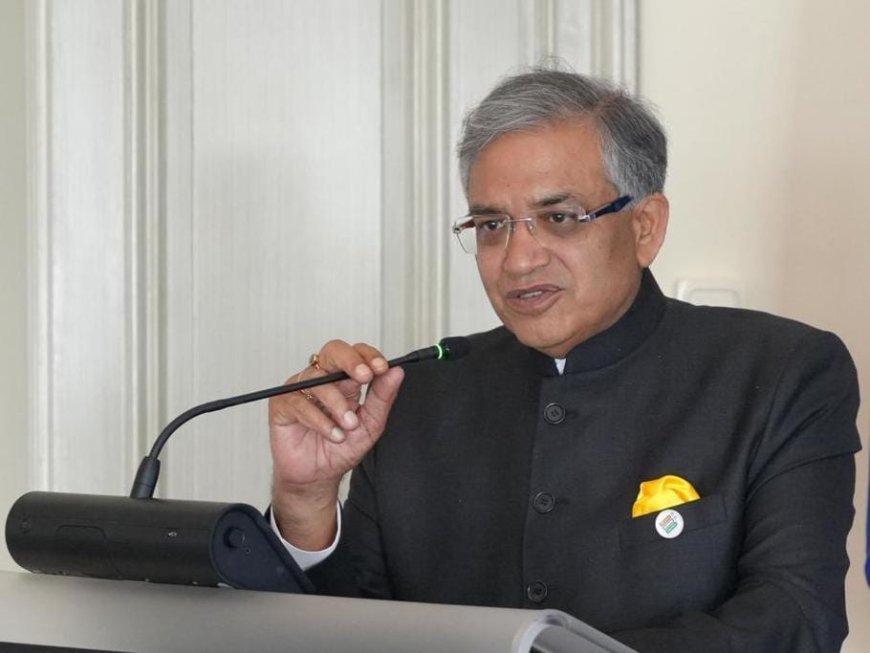 Lucknow News : मतदाता सूची में अपडेट होने के 15 दिनों के भीतर मतदाताओं को मतदाता फोटो पहचान पत्र मिलेंगे