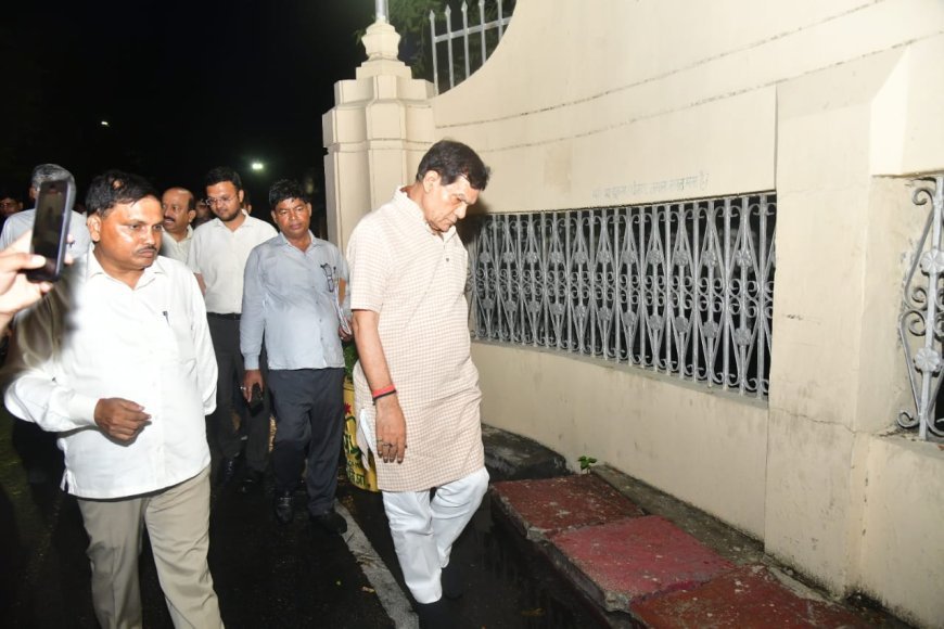 Lucknow News : नगर विकास मंत्री ए.के. शर्मा ने लखनऊ के जोन एक में चिड़ियाघर गेट डालीबाग और विधानसभा गेट 07 के आसपास साफ-सफाई, नाले-नालियों की सफाई व्यवस्था का स्थलीय निरीक्षण किया