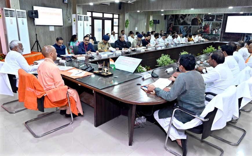 Lucknow News : CM योगी ने नवंबर तक भदोही को टीबी मुक्त करने के लिए किया प्रेरित, कलेक्ट्रेट सभागार में CM ने की भदोही जनपद की समीक्षा बैठक