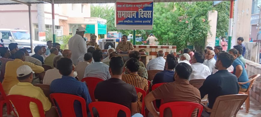 Sandila News : मोहर्रम को लेकर प्रशासन सतर्क: सीओ ने की शांतिपूर्ण माहौल में त्योहार मनाने की अपील