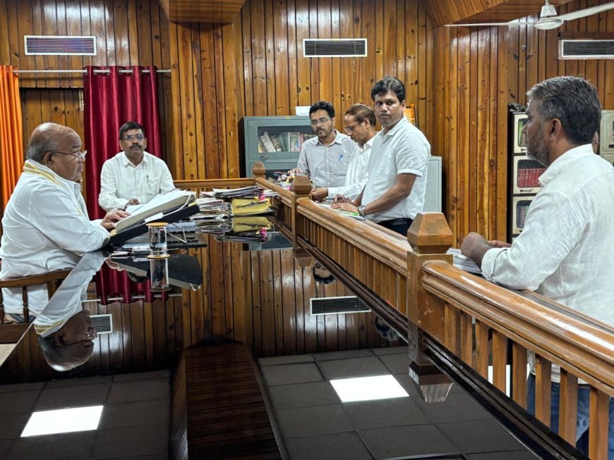 Lucknow News : शिकायतों का त्वरित निस्तारण सुनिश्चित करें: अध्यक्ष राजेश वर्मा