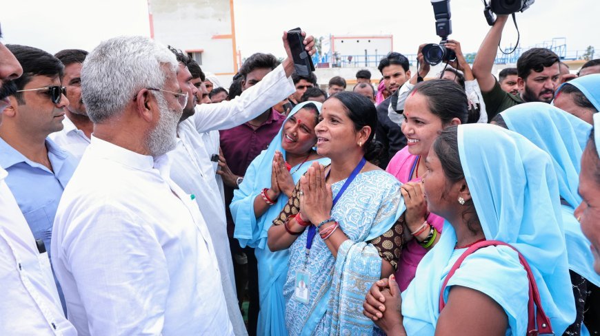 Lucknow News : अफसरों संग हकीकत परखने धरातल पर उतरे जलशक्ति मंत्री स्वतंत्रदेव सिंह, पेयजल आपूर्ति की गुणवत्ता और नियमितता की हो रही है जांच