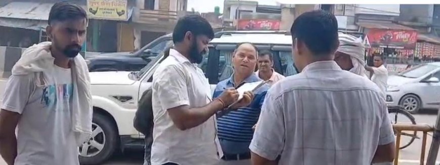 Saharanpur: किसान बनकर पहुंचे जिला कृषि अधिकारी, नरेश फर्टिलाइजर स्टोर पर ओवररेटिंग और टैगिंग अनियमितता के चलते सील