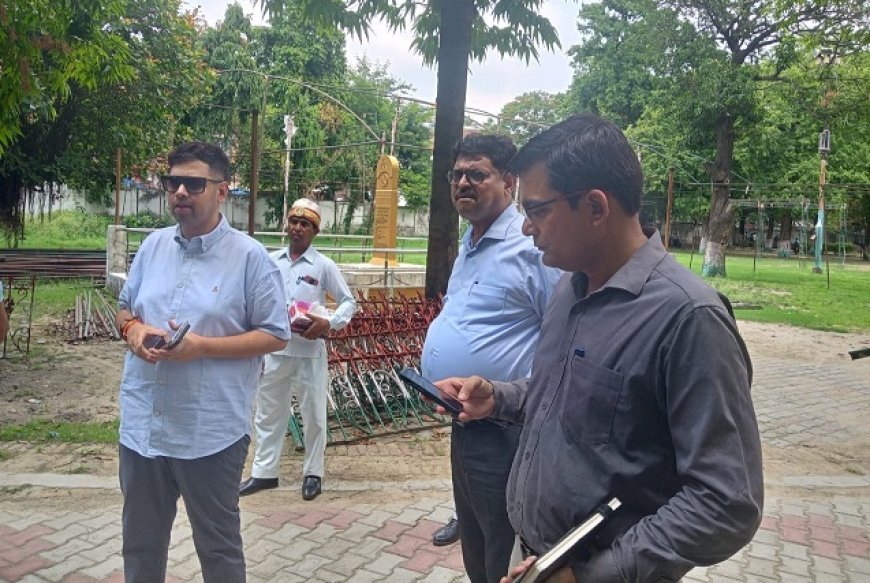 Hardoi News: जिलाधिकारी अनुनय झा का गांधी भवन निरीक्षण, दुकानों के लिए नए निर्देश जारी।