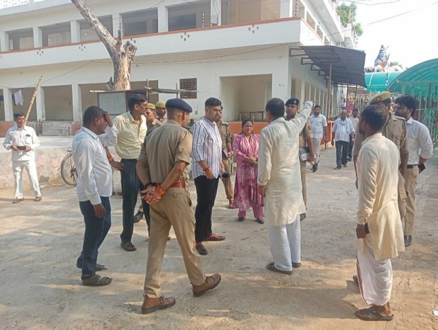 Hardoi News: जिलाधिकारी व पुलिस अधीक्षक ने लिया काँवड़ यात्रा व श्रावण मेले की तैयारियों का जायजा। 