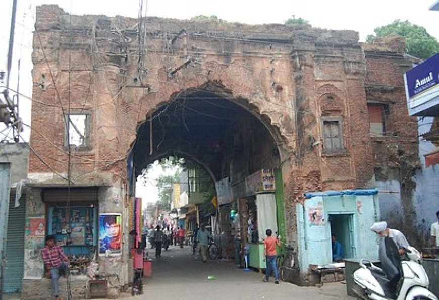 Lucknow News : पीलीभीत के ऐतिहासिक घंटाघर के जीर्णाेद्धार, मरम्मत और सौन्दर्यीकरण पर खर्च होंगे 20 लाख रुपए