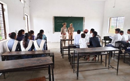 Hardoi News: मिशन शक्ति अभियान के तहत पुलिस ने बच्चों को किया जागरूक, सुरक्षित रहने के बताए गए तरीके। 