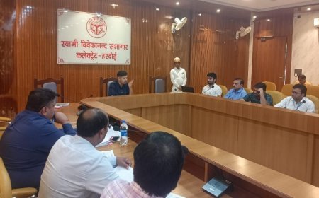 Hardoi News: जिलाधिकारी ने बैंक प्रतिनिधियों को लगाई फटकार, CMYUVA आवेदनों के निस्तारण में तेजी लाने के निर्देश। 